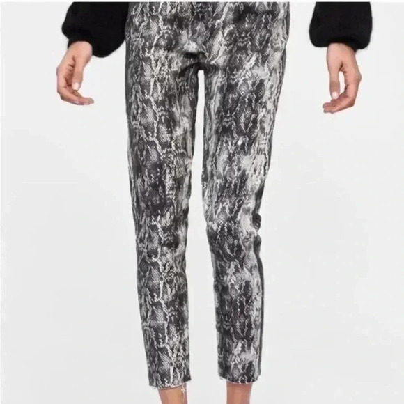 Zara Snakeskin Print Jeans High Waisted Ankle Cropped Raw Hem Grey  Cream Size 2 - Picture 5 of 16